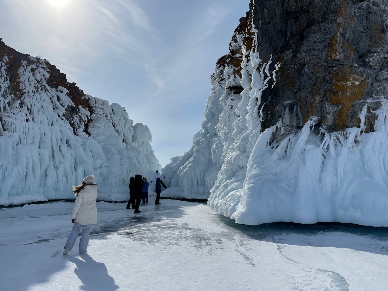 Байкал — только ваш: как мы делаем ледовые путешествия уникальными